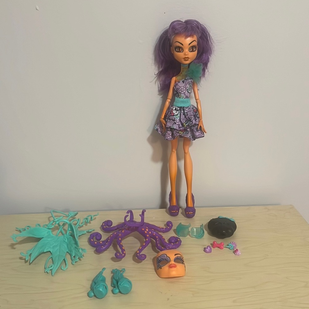 Monster High Inner Monster Shockingly Shy and Scared Silly Doll
